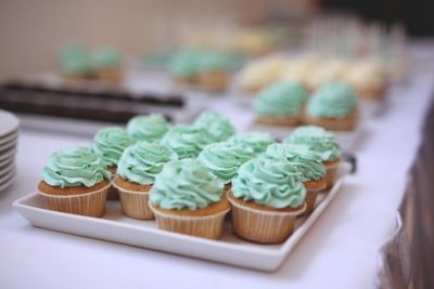 candy-bar-muffin-eskuvo-menta-foto-szabo-balazs